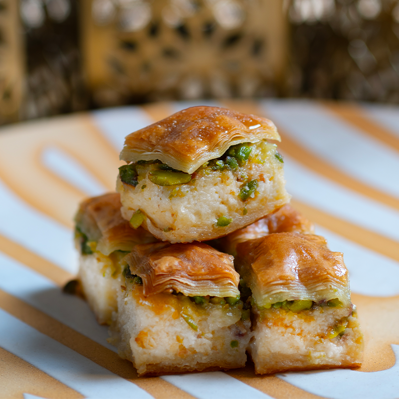 طبق من حلويات النمورة